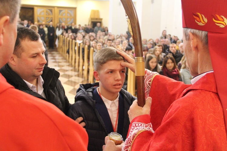 Bierzmowanie w kościele Matki Bożej Szkaplerznej w Tarnowie 2022