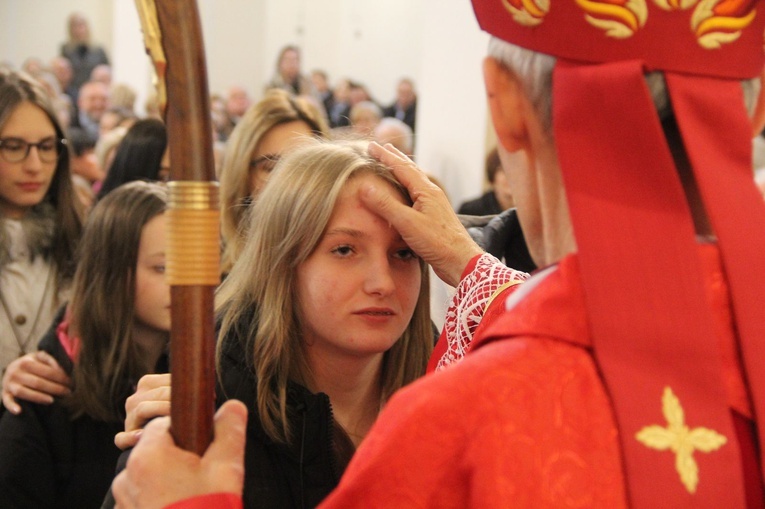 Bierzmowanie w kościele Matki Bożej Szkaplerznej w Tarnowie 2022