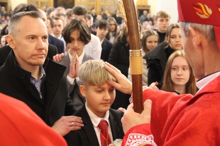 Bierzmowanie w kościele Matki Bożej Szkaplerznej w Tarnowie 2022