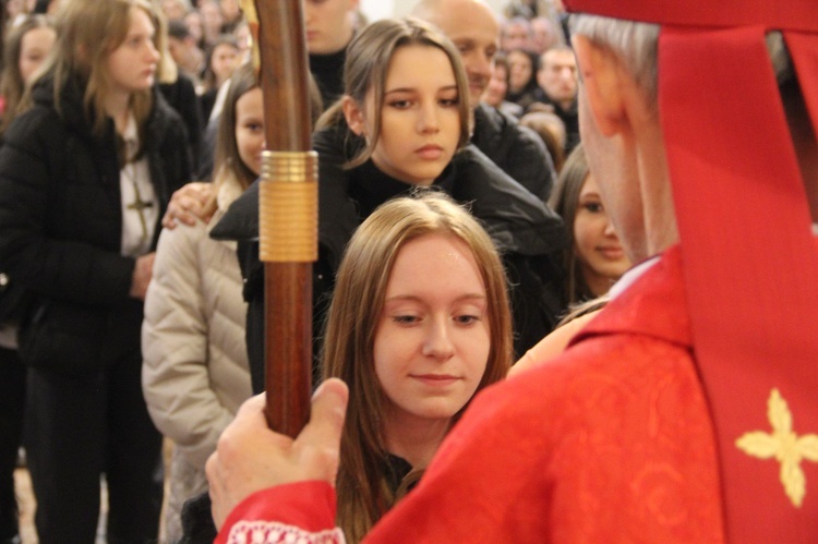 Bierzmowanie w kościele Matki Bożej Szkaplerznej w Tarnowie 2022