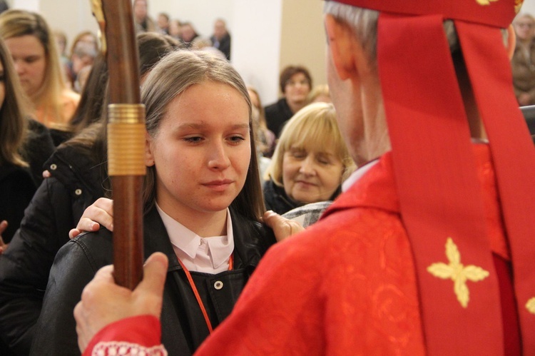 Bierzmowanie w kościele Matki Bożej Szkaplerznej w Tarnowie 2022