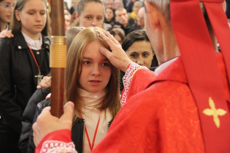 Bierzmowanie w kościele Matki Bożej Szkaplerznej w Tarnowie 2022