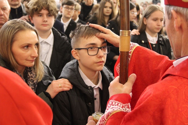 Bierzmowanie w kościele Matki Bożej Szkaplerznej w Tarnowie 2022