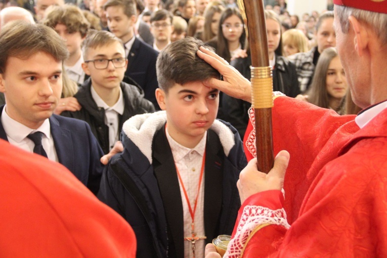 Bierzmowanie w kościele Matki Bożej Szkaplerznej w Tarnowie 2022