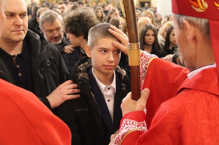 Bierzmowanie w kościele Matki Bożej Szkaplerznej w Tarnowie 2022