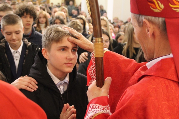 Bierzmowanie w kościele Matki Bożej Szkaplerznej w Tarnowie 2022