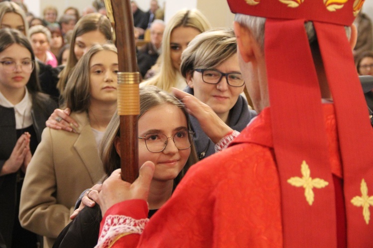 Bierzmowanie w kościele Matki Bożej Szkaplerznej w Tarnowie 2022