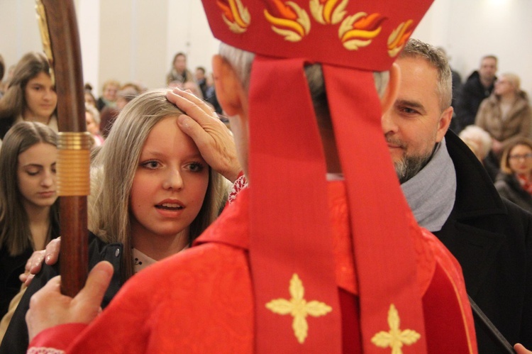 Bierzmowanie w kościele Matki Bożej Szkaplerznej w Tarnowie 2022