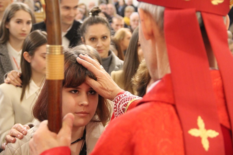 Bierzmowanie w kościele Matki Bożej Szkaplerznej w Tarnowie 2022