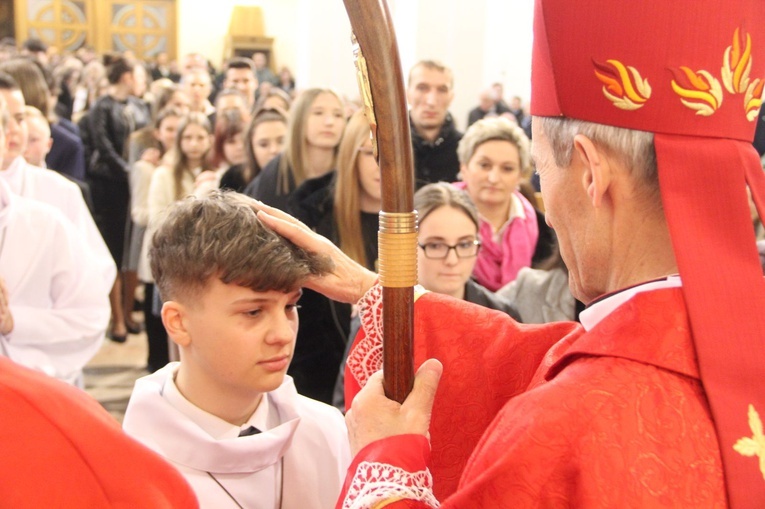 Bierzmowanie w kościele Matki Bożej Szkaplerznej w Tarnowie 2022