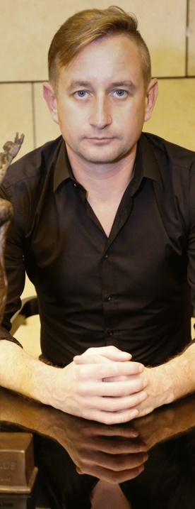 Serhij Żadan – prozaik i poeta, a także popularny rockman.