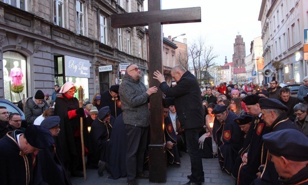 Droga Krzyżowa ulicami miast