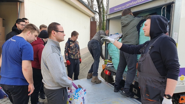 Transport darów dla Ukrainy z Francji