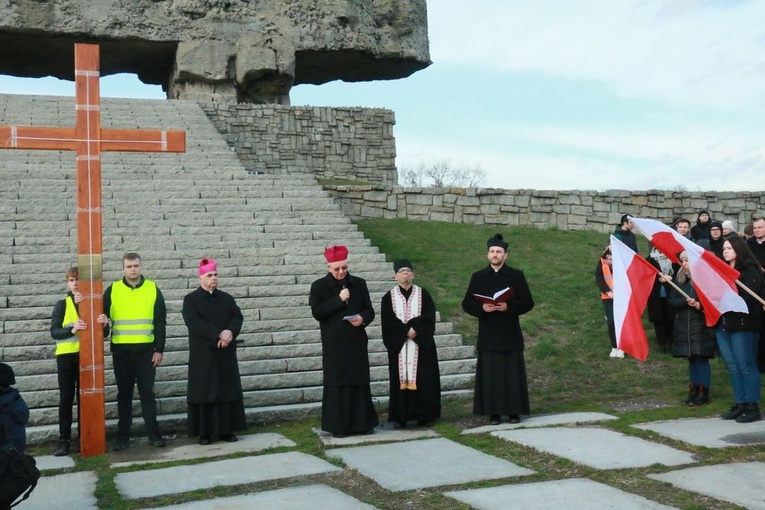 Droga Krzyżowa na Majdanku