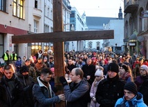 Za krzyżem przez centrum Wrocławia
