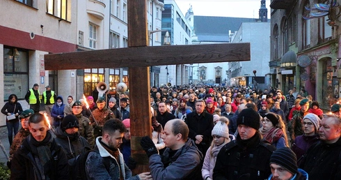 Za krzyżem przez centrum Wrocławia