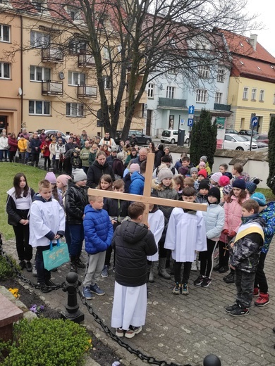 Droga Krzyżowa dzieci ulicami Oleśnicy