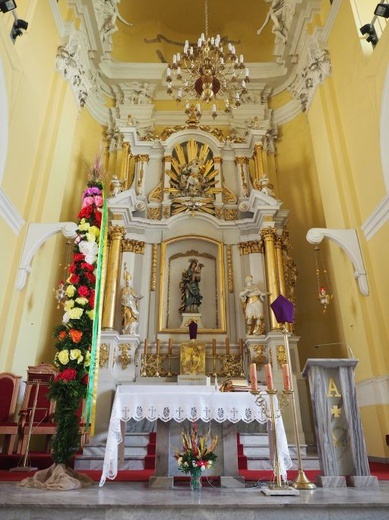 Pięciometrowa palma wielkanocna