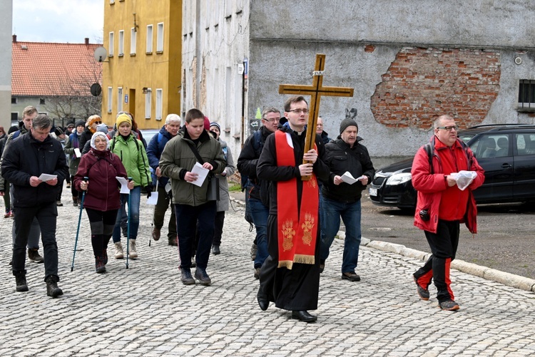 Dekanalna Droga Krzyżowa na Chełmiec