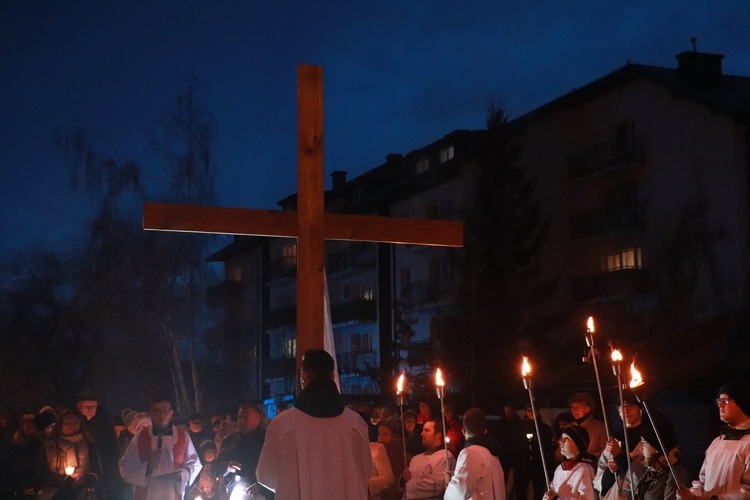 Rozważania zaczerpnięte z książki Michela Quoista, panujący mrok i pieśni pasyjne skłaniały do refleksji.