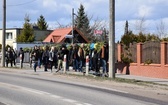 W Gdańsku górale zainstalowali ogromną wielkanocną palmę