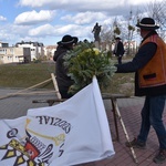 W Gdańsku górale zainstalowali ogromną wielkanocną palmę