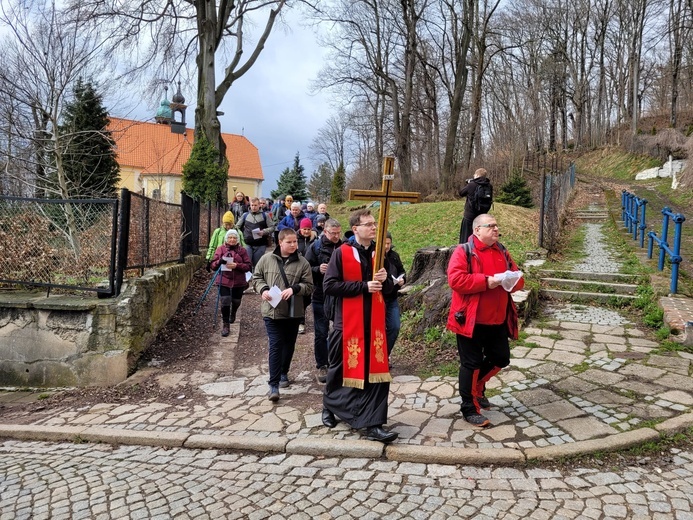 Dekanalna Droga Krzyżowa na Chełmiec