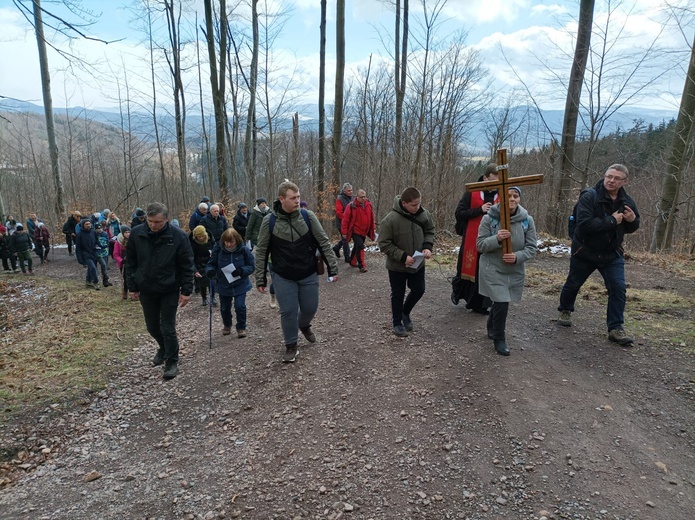 Dekanalna Droga Krzyżowa na Chełmiec