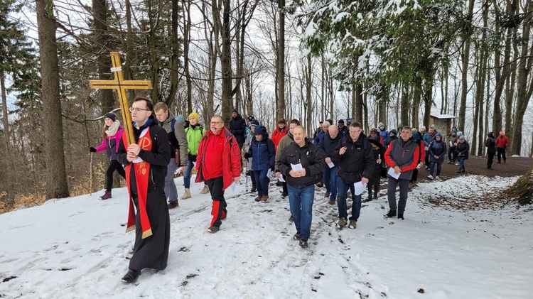 Dekanalna Droga Krzyżowa na Chełmiec