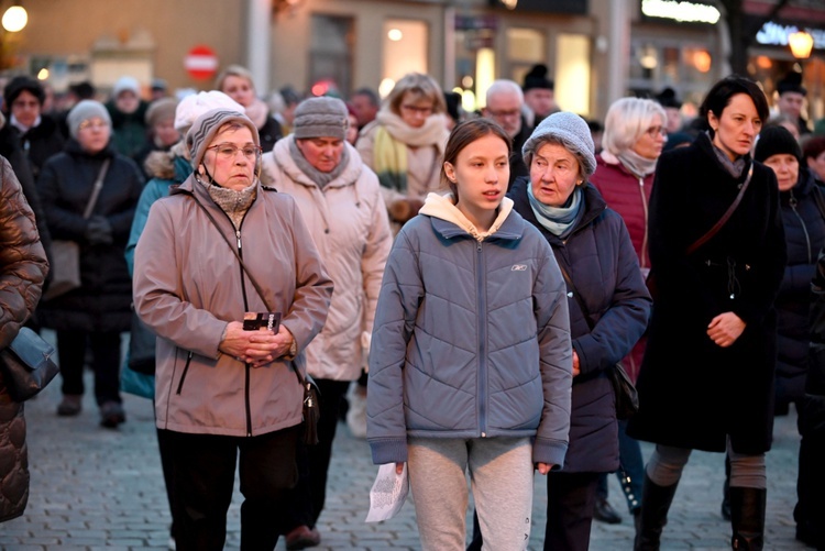 Droga Krzyżowa ulicami Dzierżoniowa