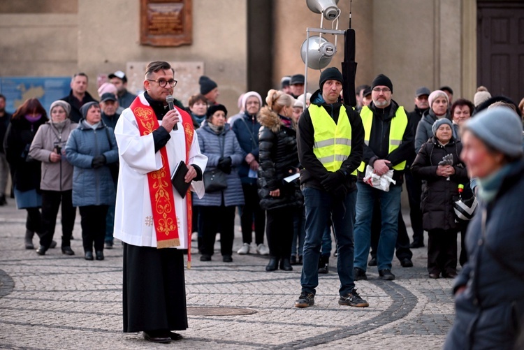 Droga Krzyżowa ulicami Dzierżoniowa