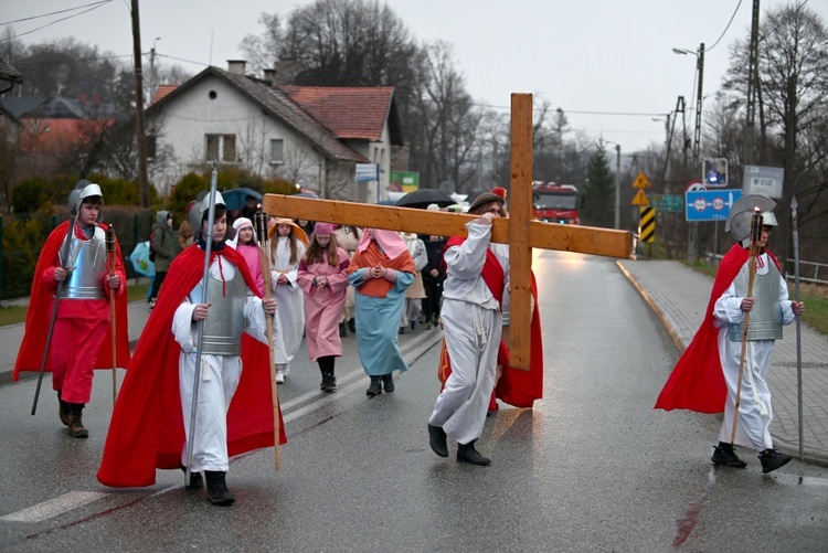 Dramatyczny spektakl na ulicach Głuszycy  