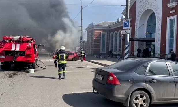 Liczba ofiar śmiertelnych ataku w Kramatorsku wzrosła do 57