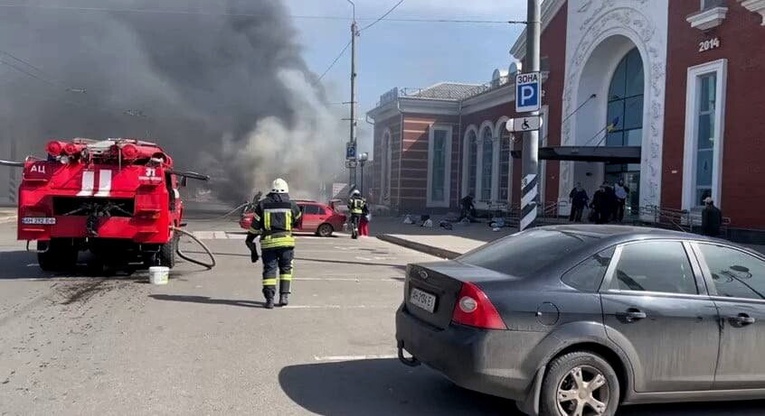 Liczba ofiar śmiertelnych ataku w Kramatorsku wzrosła do 57