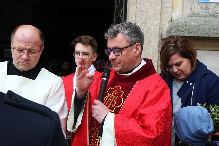 Parada palm wielkanocnych w Trzebnicy w Niedzielę Palmową