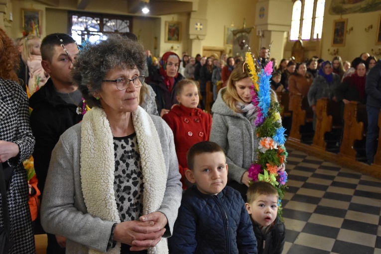 Niedziela Palmowa w kościele w Miętustwie