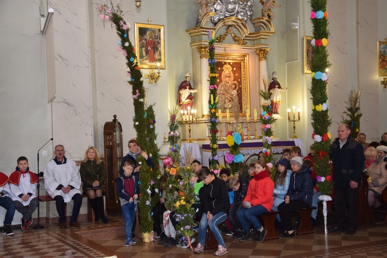 Konkurs palm w Makowie