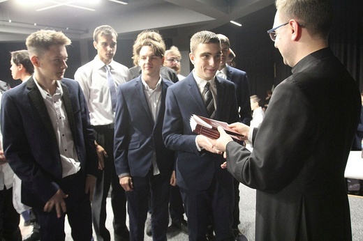 Nowi ceremoniarze i animatorzy służby liturgicznej w diecezji bielsko-żywieckiej - 2022