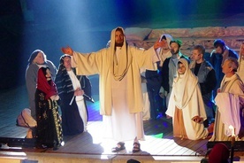 Ostatnia scena Pasji Beskidzkiej - Jezus żyje!