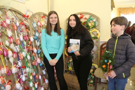 Kiermasz wielkanocny dla gości z Ukrainy w Hałcnowie