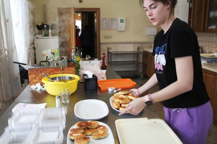 Kiermasz wielkanocny dla gości z Ukrainy w Hałcnowie