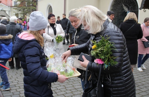 Kiermasz wielkanocny dla gości z Ukrainy w Hałcnowie