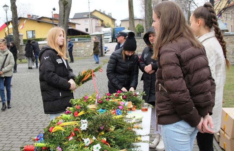 Kiermasz wielkanocny dla gości z Ukrainy w Hałcnowie