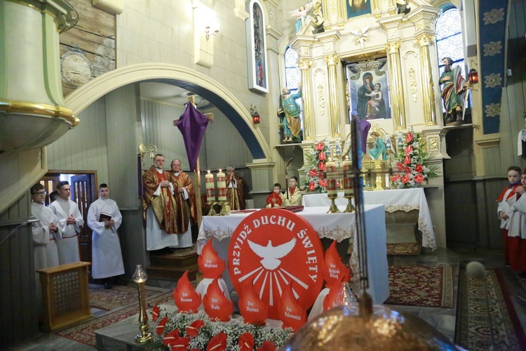 Bierzmowanie w Łososinie Górnej