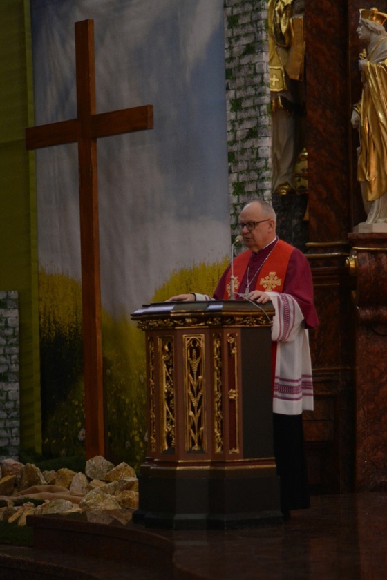 Droga Krzyżowa prowadzona przez osoby w kryzysie bezdomności