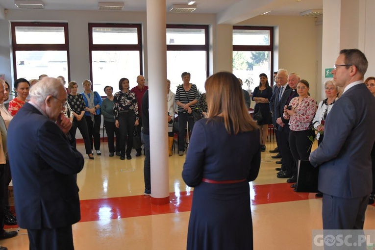 Ks. Olgierd Banaś przekazał 5 tys. książek dla sulechowskiej biblioteki