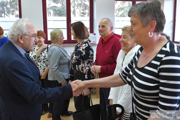 Ks. Olgierd Banaś przekazał 5 tys. książek dla sulechowskiej biblioteki