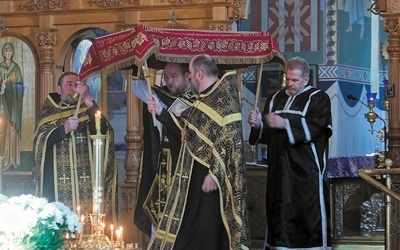 Wyniesienie płaszczenicy w parafii prawosławnej Zmartwychwstania Pańskiego w Białymstoku.