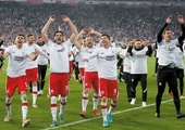 Od zwycięskiego barażu  ze Szwecją piłkarską reprezentację Polski znów otacza optymizm kibiców.