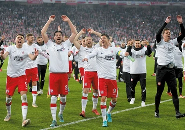 Od zwycięskiego barażu  ze Szwecją piłkarską reprezentację Polski znów otacza optymizm kibiców.